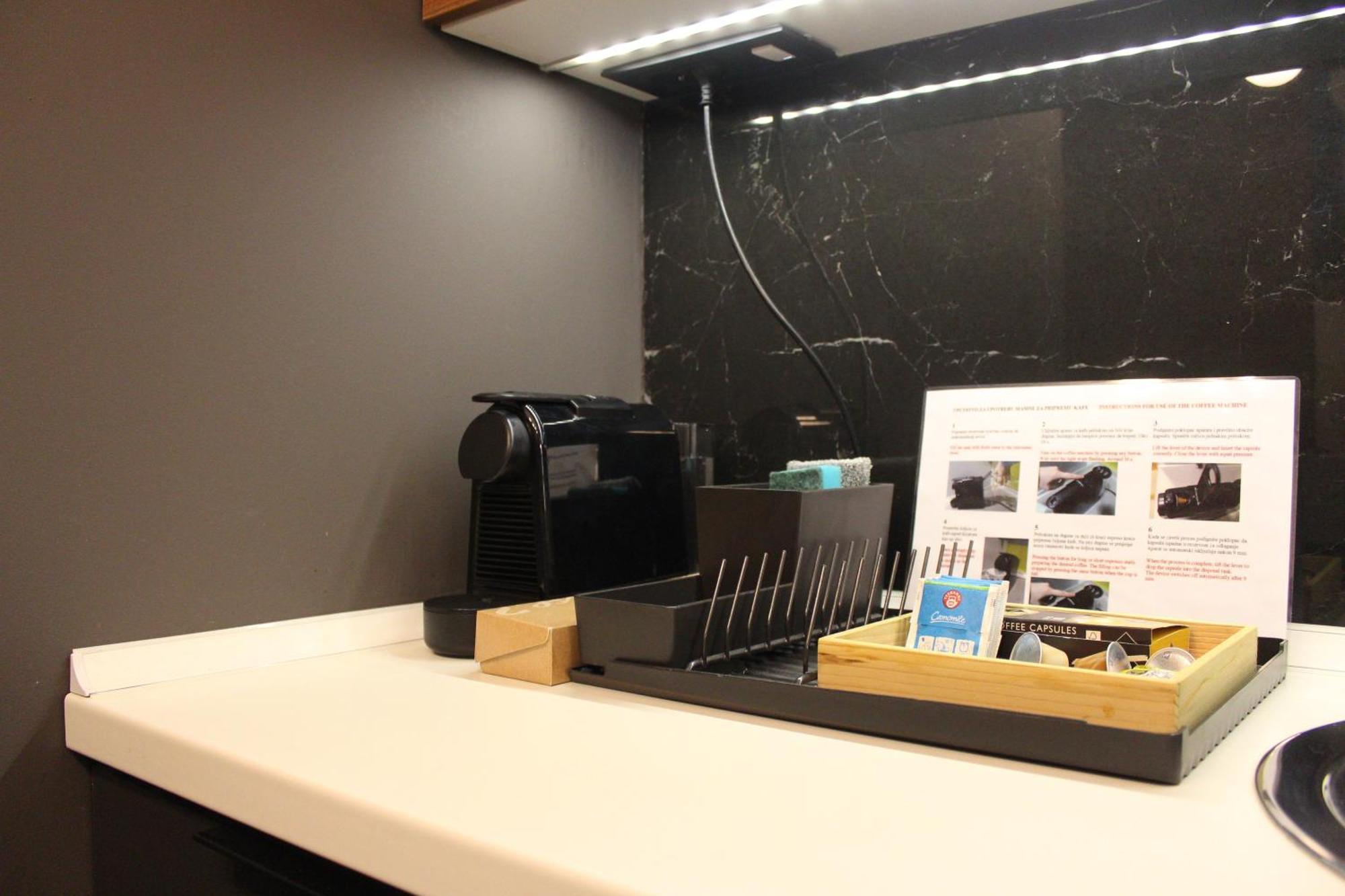 Elite Space Nis Luaran gambar