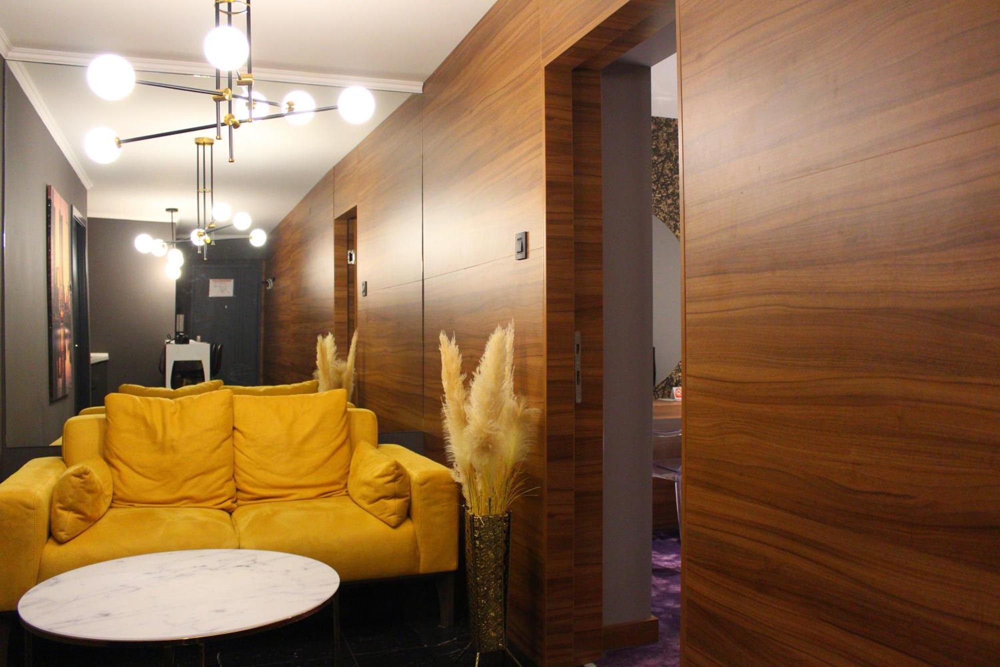 Elite Space Nis Luaran gambar